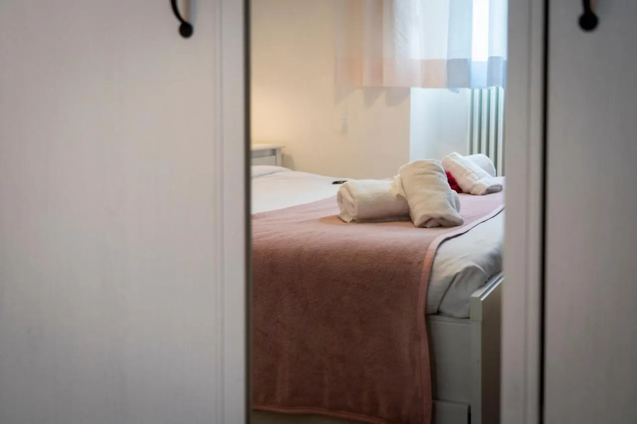 32 Nero - Florence Apartment San Niccolo Italy
