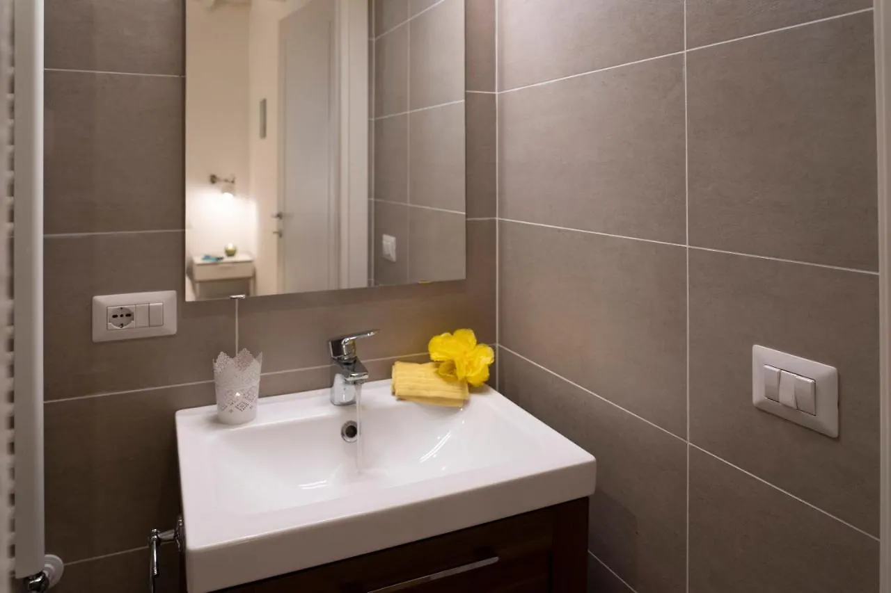 32 Nero - Florence Apartment San Niccolo Italy