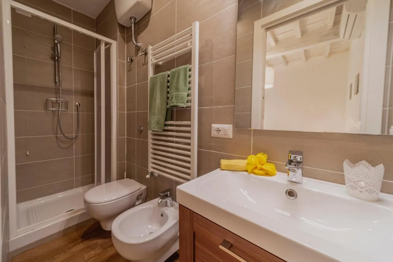 32 Nero - Florence Apartment San Niccolo Italy